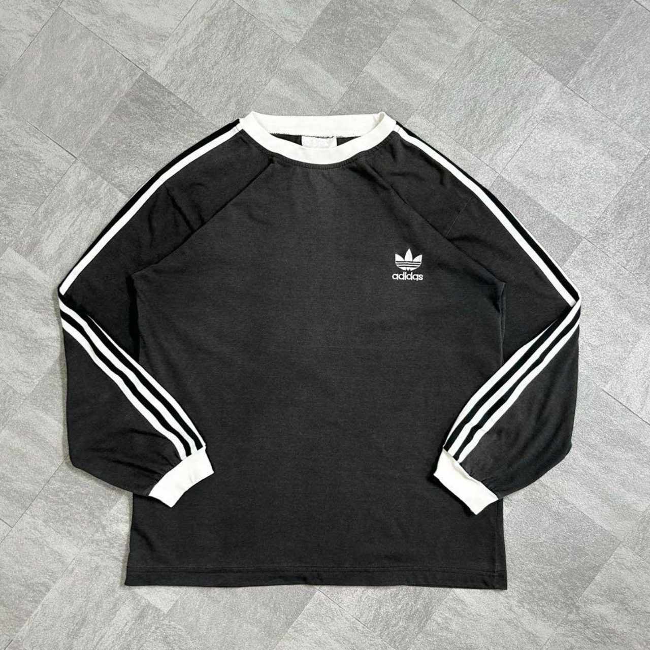 【極上】アディダス ロンT 80s 銀タグ ロゴ刺繍 袖ライン 一点物 美品