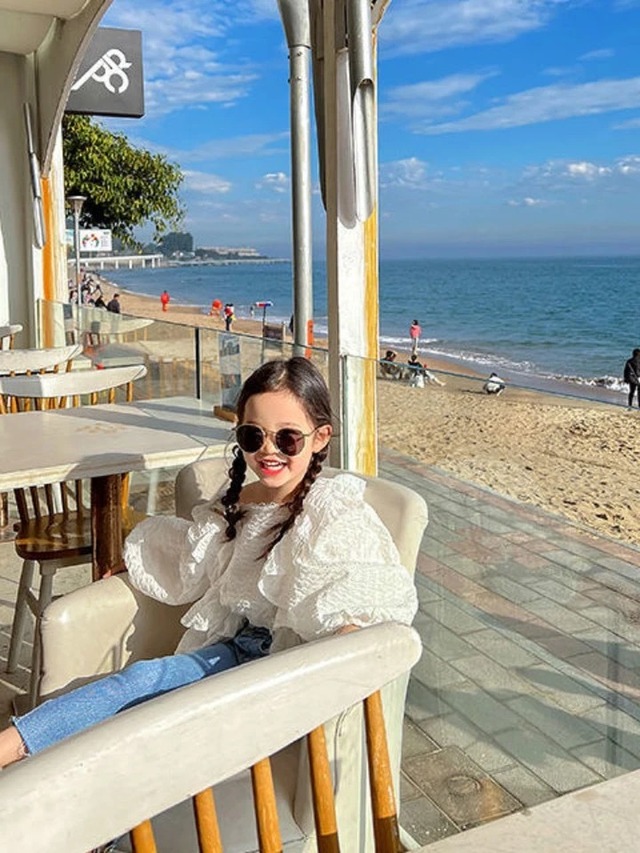 lantern sleeve blouse