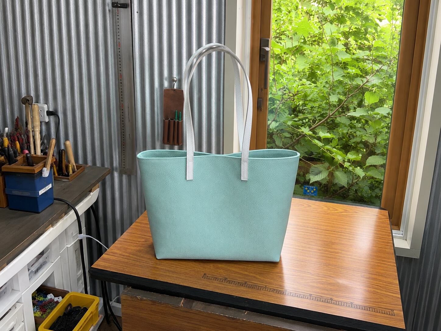 【限定1個】デイリートート(L) ソフトシュリンク カラー:ティファニーブルー