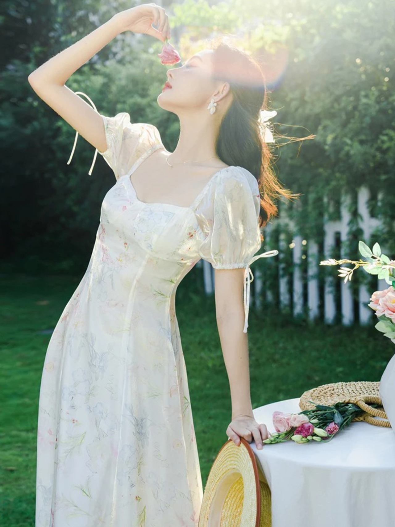 【0012】Puff Sleeve Botanical Short Sleeve Dress