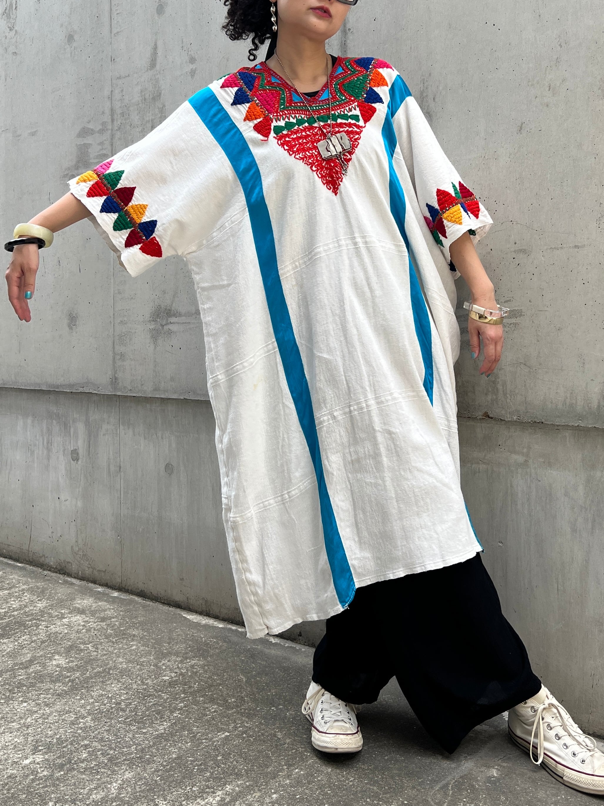Vintage mexican white × multicolored embroiled cotton dress