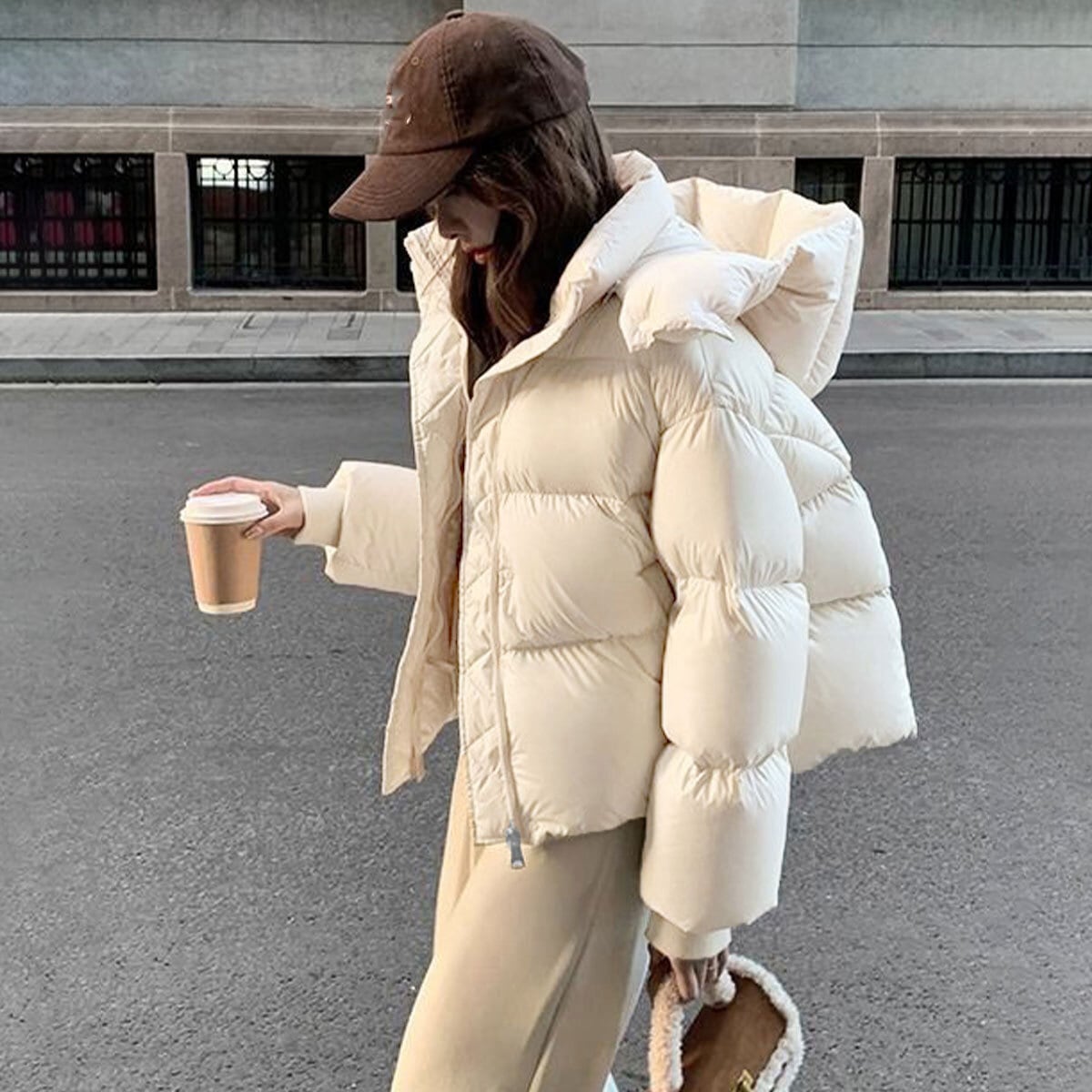 ダウン ジャケット ショート丈 中綿 レディース 秋冬 韓国 アウター きれいめ 大人 カジュアル シンプル 防寒 保温 暖かい 通勤 通学 フード付き ブルゾン フェイクダウン 大人可愛い 大人女子