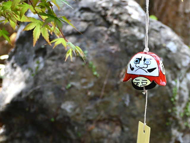 ＊ARITAYAKI STOREオリジナル＊　有田焼　手描き　おしゃれインテリア風鈴　だるまシリーズ　【赤】　”古鈴ｘARITAYAKI-STORE”