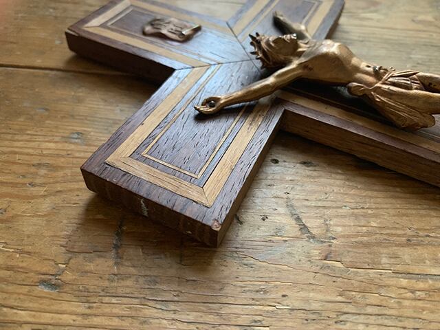 ラインの入った素敵な木製の十字架 フレンチアンティーク