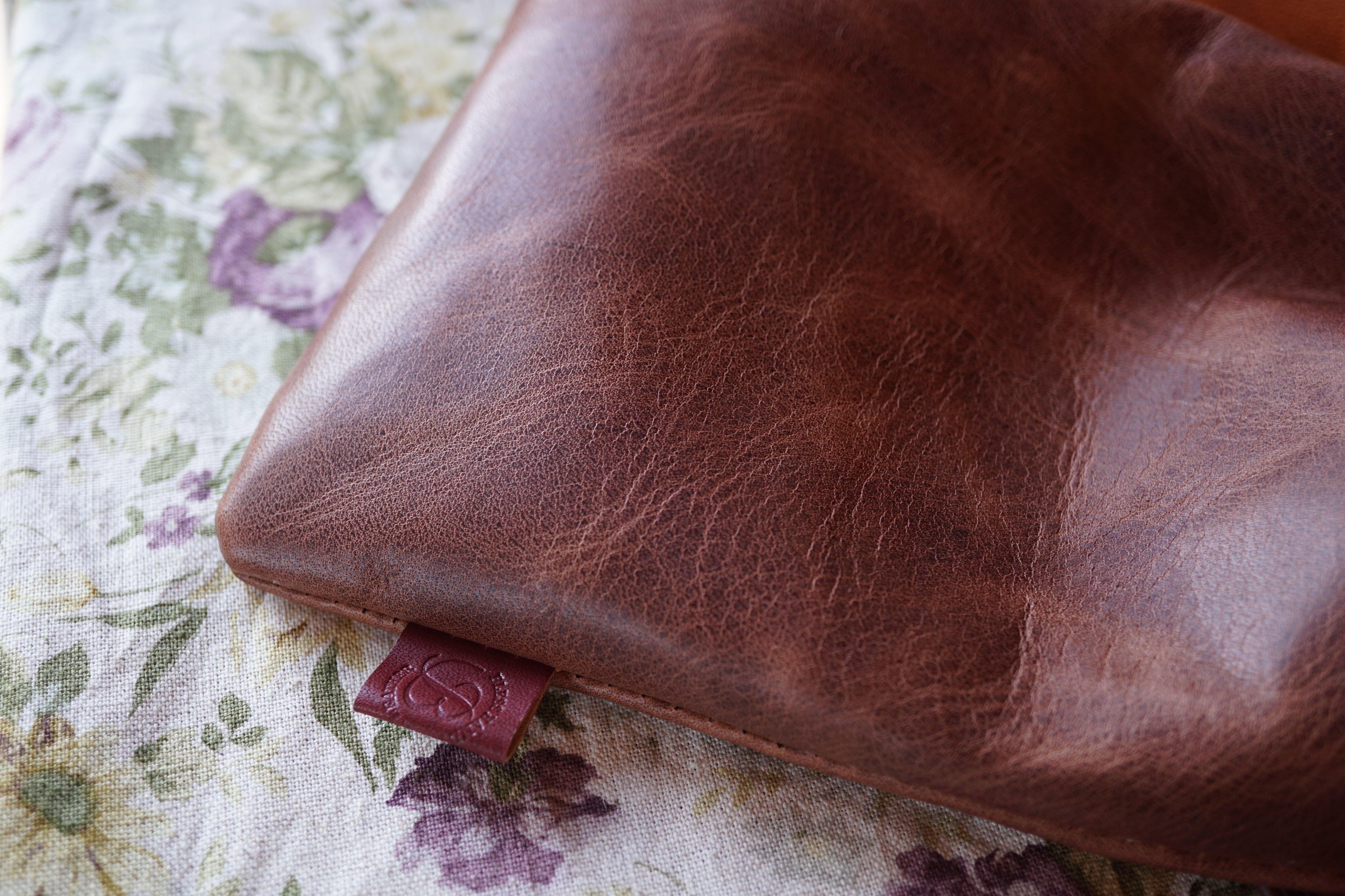 やわらかな レザーきんちゃくポーチ | 革細工とニュージーランド雑貨の