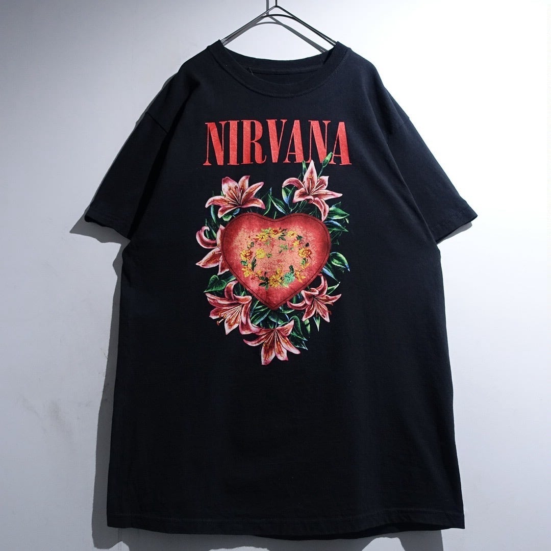 "NIRVANA" Black Heart & Lily Print Band T-Shirt