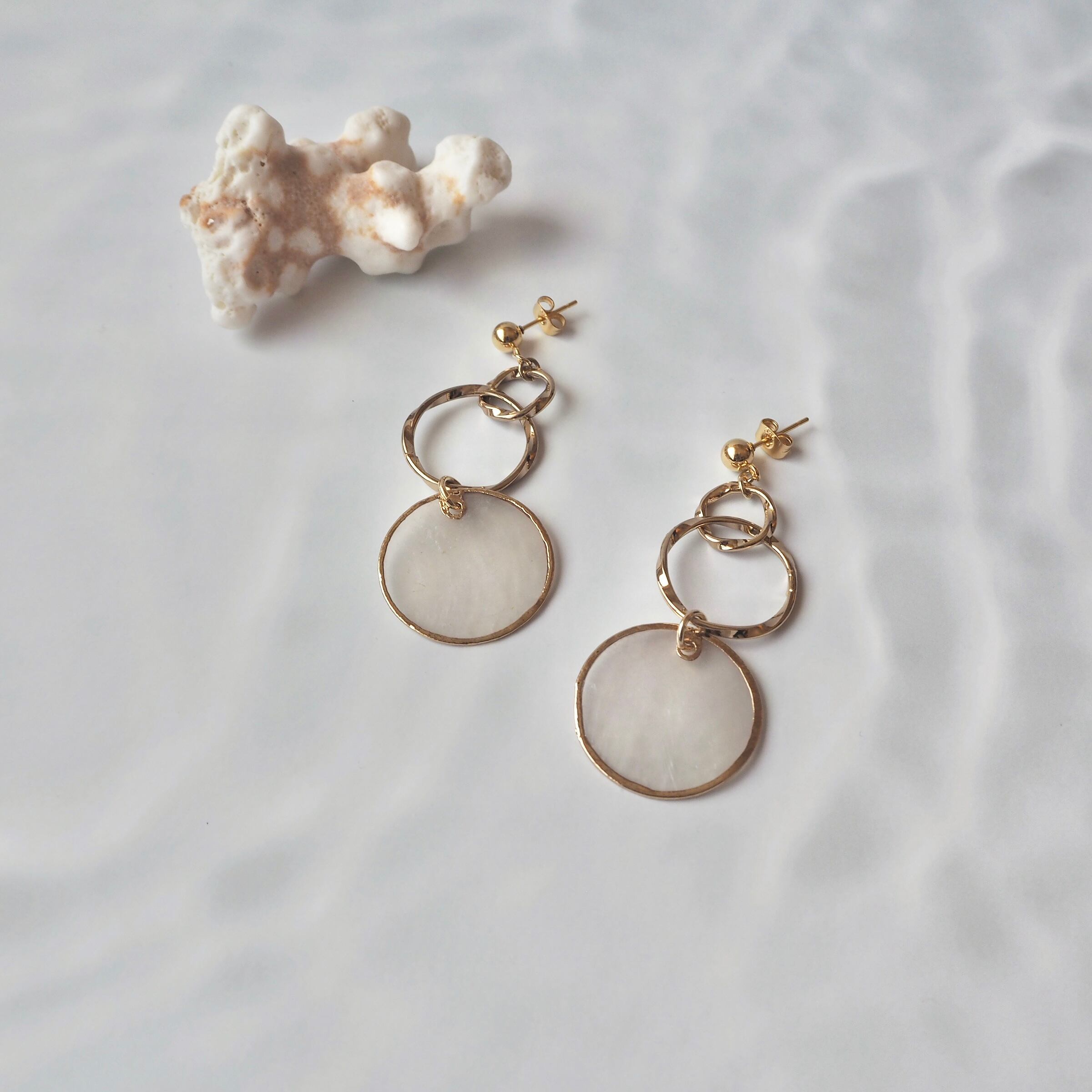 TVドラマ着用//カピスシェルリングピアス・イヤリング | Handmade