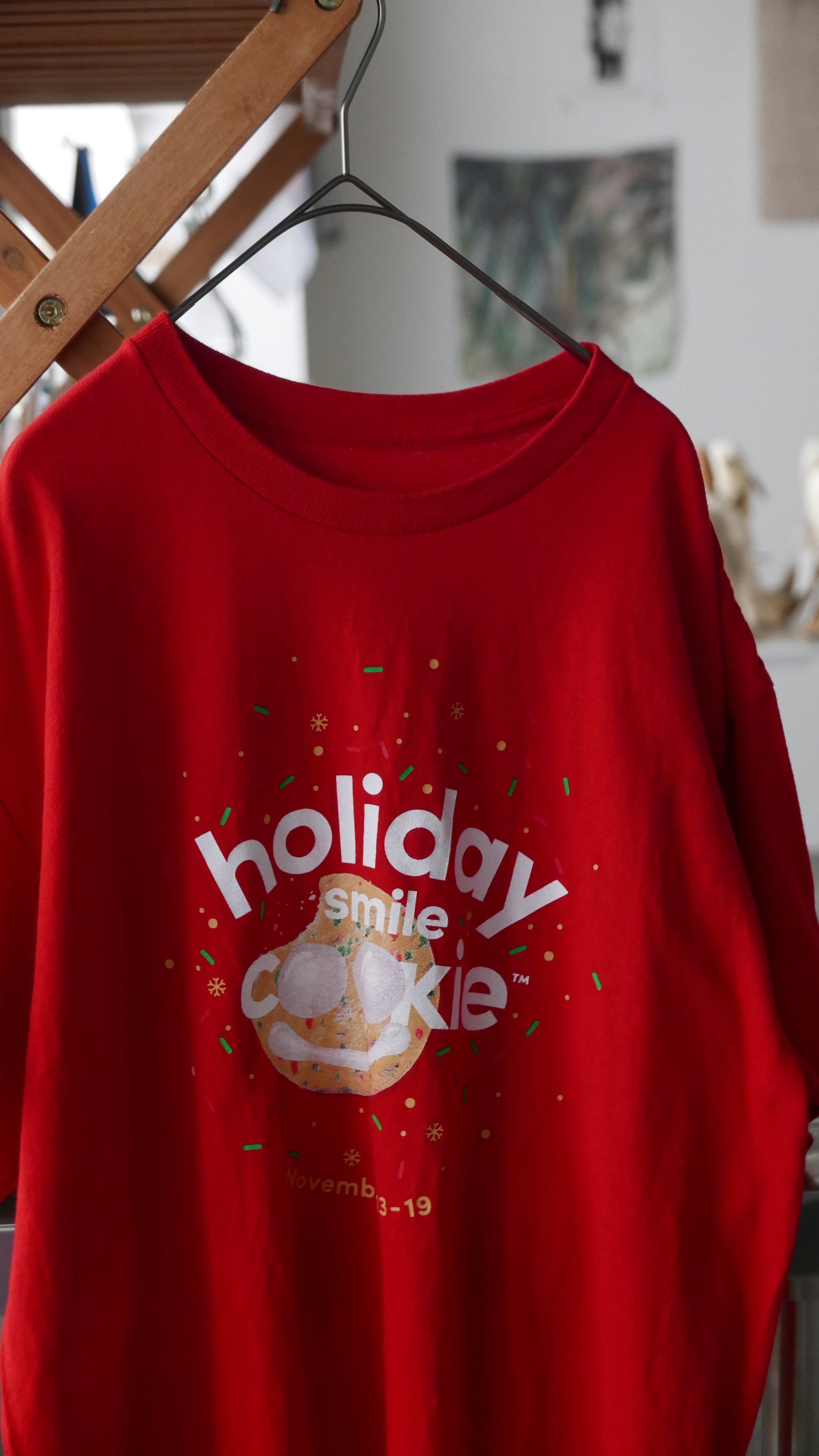 old print tee " holiday smile cookie "