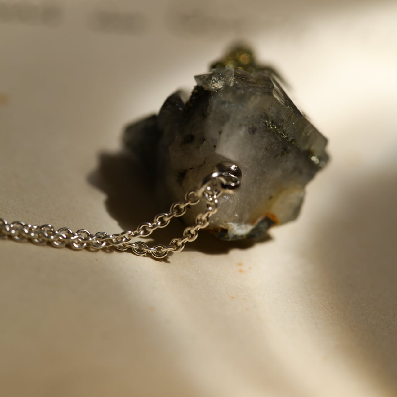 041 Black Majic Collection】 チャルコパイライト&カルサイト 鉱物