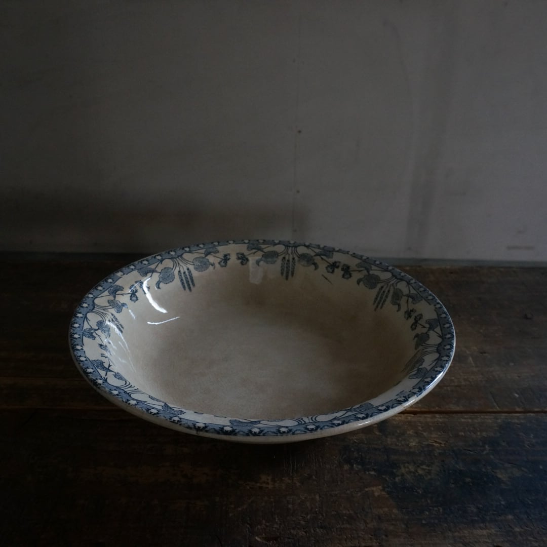 古いフランスの大きな陶器深皿