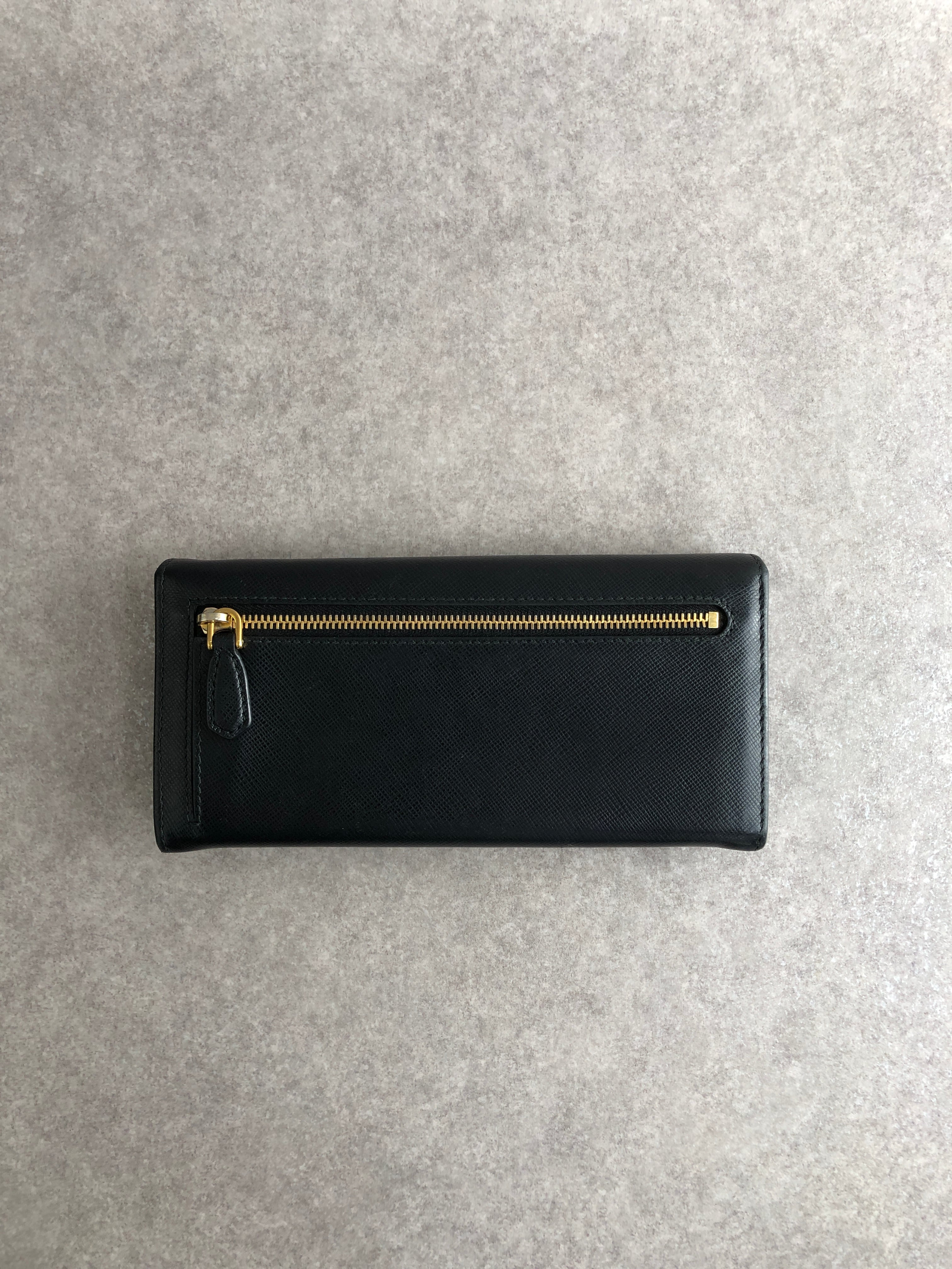 PRADA プラダ 長財布 ブラック トライアングルロゴ サフィアーノレザー