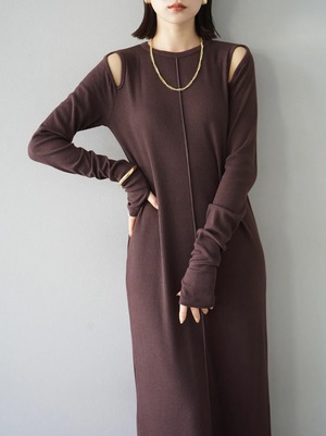 930232 ショルダーカットアウトワンピース