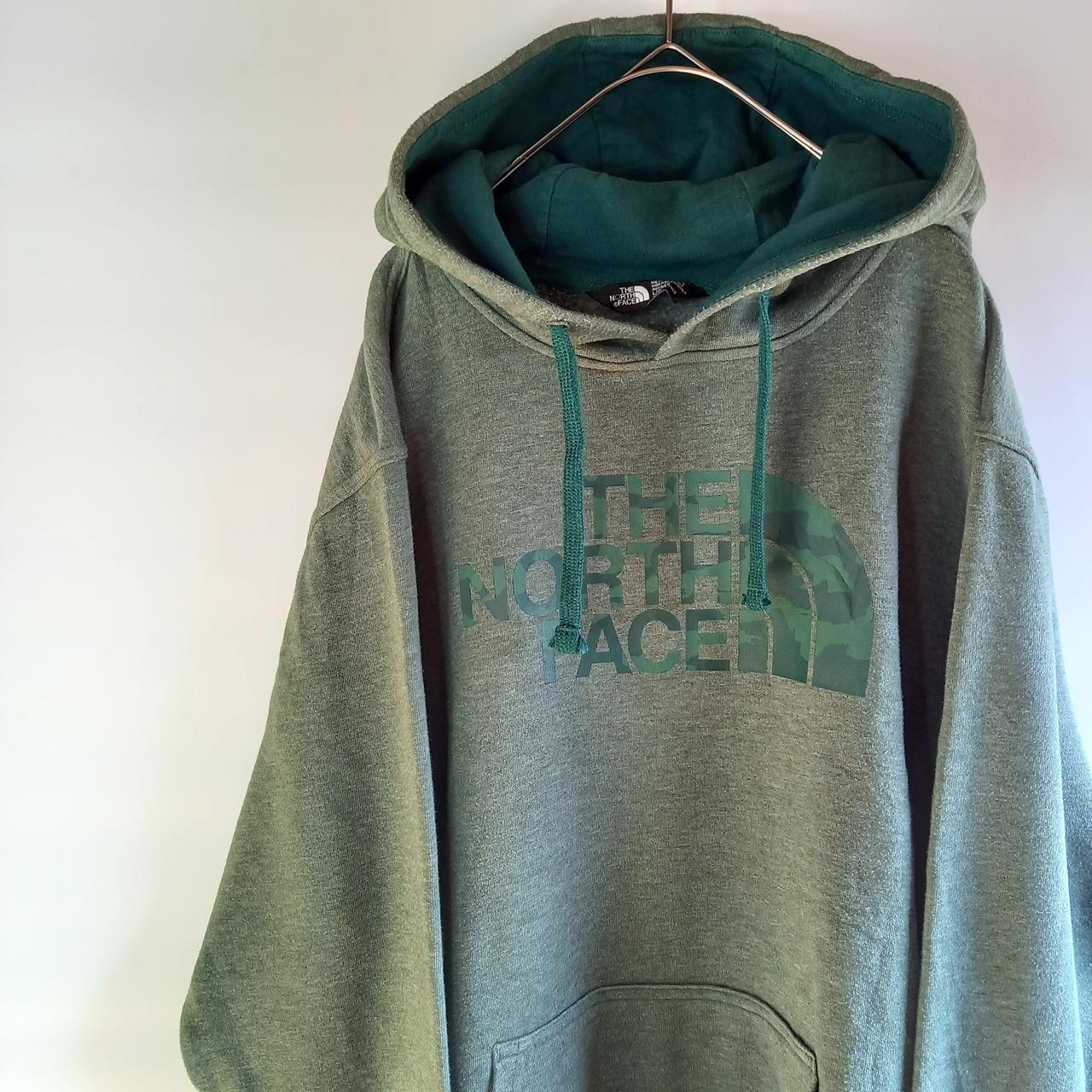 ノースフェイス　プルオーバー　スウェット　フーディー　パーカー　ビッグロゴ　迷彩