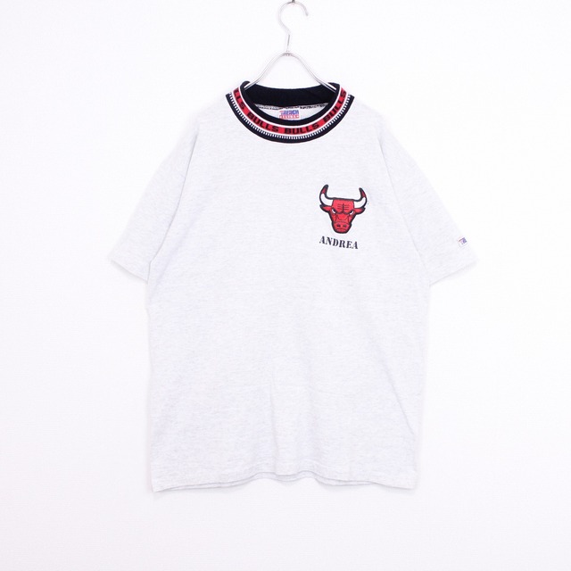 【Caka act2】"CHICAGO BULLS" 90's Wappen Design Loose T-Shirt