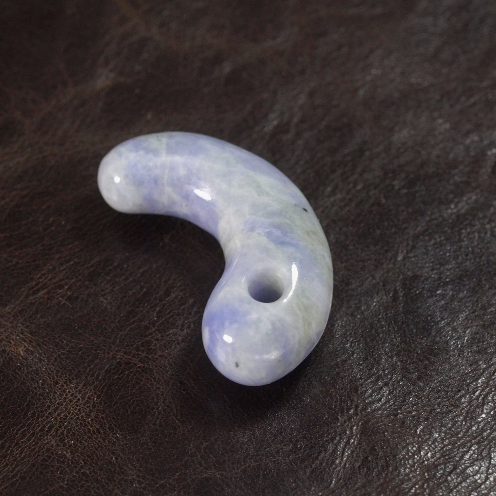 糸魚川翡翠 ラベンダー ヒスイ すみまがたま 勾玉 8.1g Lavender