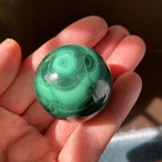 コンゴ産・マラカイト　丸玉（33mm ）(台座付き）