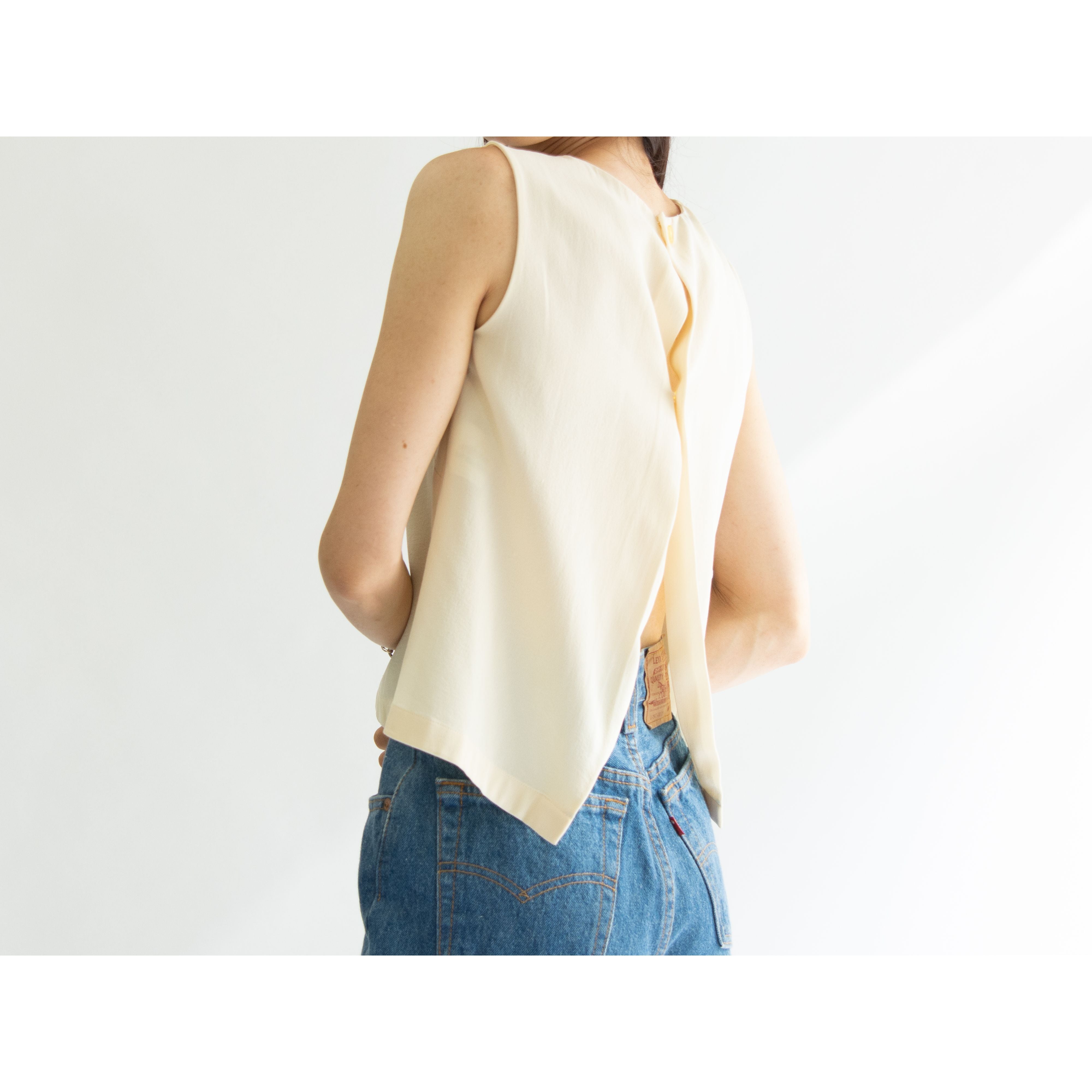 CHANEL】Made in France 90's 100% Silk Sleeveless Blouse（シャネル