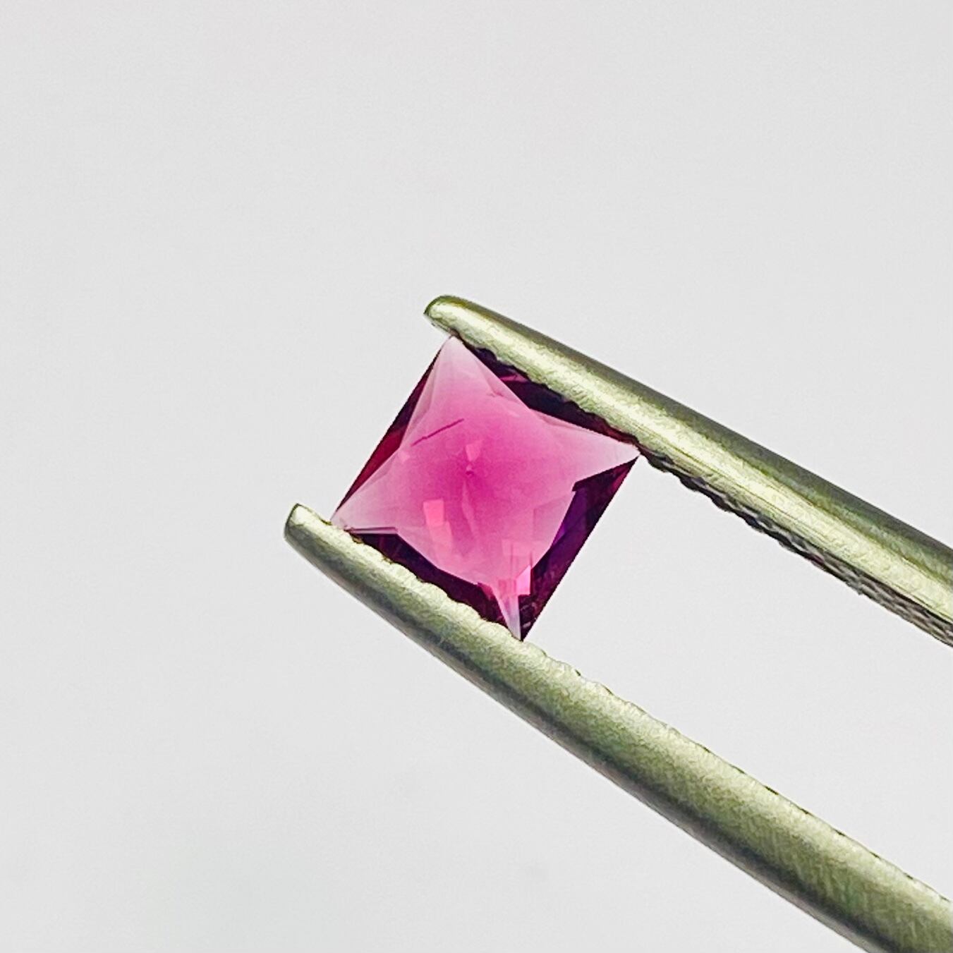 プリンセスカットの美しいピンクトルマリン
