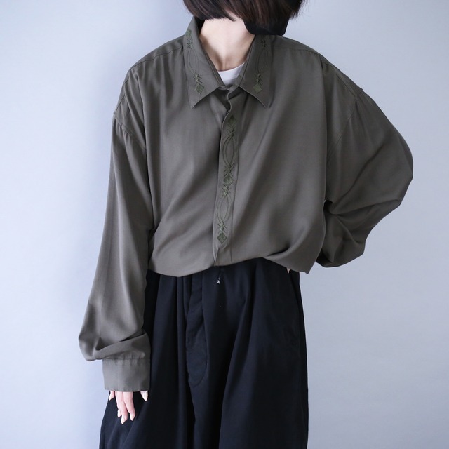 "刺繍" collar and fry-front minimal mode design loose shirt