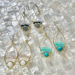 フィッシュボトムボールピアス❤️エメラルド