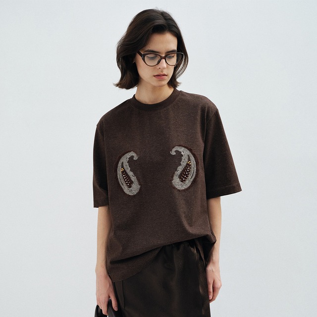 ペイズリー刺繍＆ビジューデザイン コットンTシャツ 　66T05