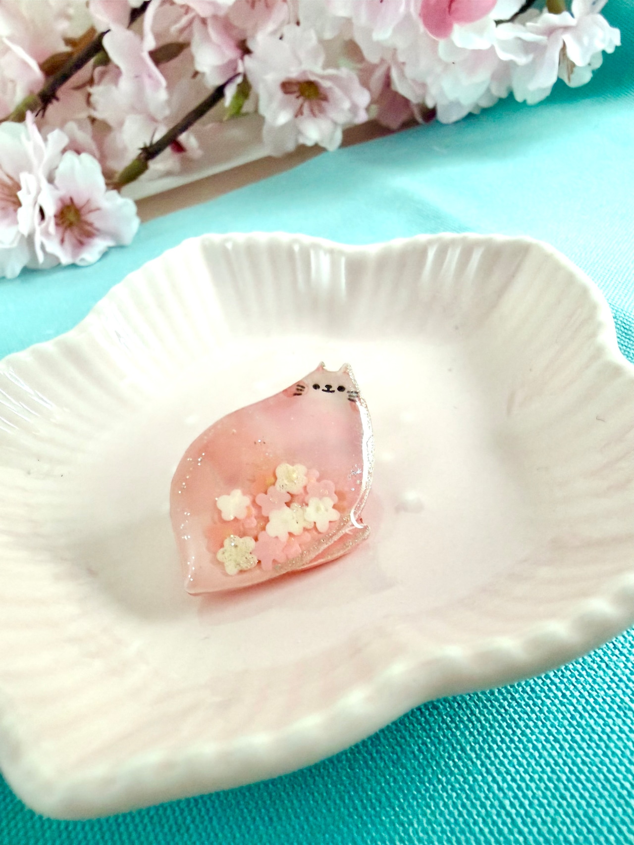 ブローチ『桜の花びらにゃんこ☆』