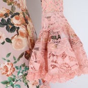 フラメンコ 衣装 ソニアジョーンズ SONIA JOHNES ワンピース ドレス ボランテ フリル レース 花柄 レトロ 高級感 豪華 華やか 発表会 パーティ ピンク系 可愛い 大人 発表会用 ドレス フェミニン おしゃれ 女性服 フリルデザイン 踊り衣装 イベント