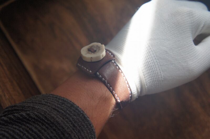 マヤベリーのレザーバングル【鹿角】【ダークブラウン】｜手作り革財布