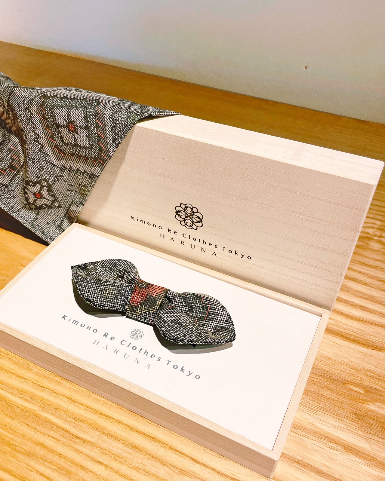azポータークラシック 蝶ネクタイ  大島紬　新品 Oshimatsumugi pointed bow tie & pocket chief / 蝶ネクタイ 大島紬