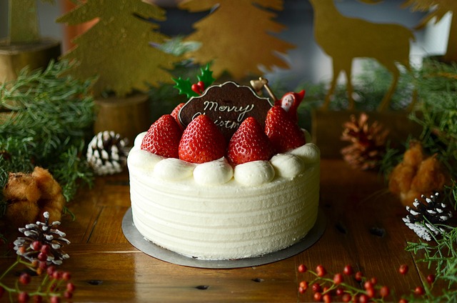 【L’ape Ronza(ラーペロンツァ)で受け取り】　いざわ苺園のクリスマスデコレーションケーキ