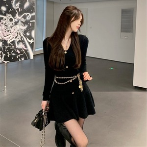 ワンピース ワンピースドレス ワンピドレス ショート丈 長袖 Vネック Aライン ボタン付き ニットワンピ きれいめ 大人 上品 おしゃれ 大人女子 エレガント 存在感 無地 春 秋 レディース デート お出かけ 休日 パーティー イベント 旅行 普段使い 韓国系 スタイル 送料無料 S M L XL ホワイト ブラック