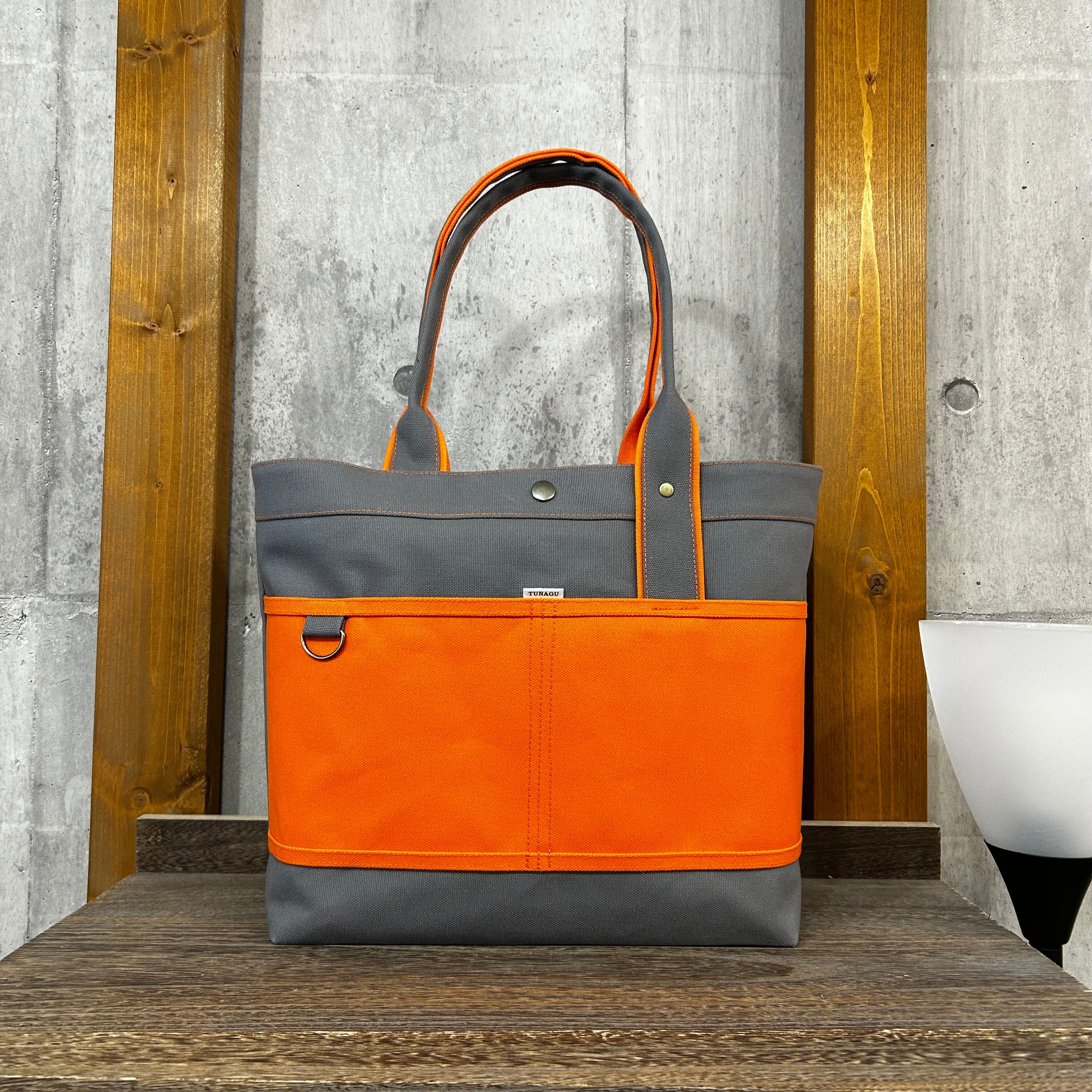 Bi Color Tote "L" / 内ポケット×5付 【濃グレー×オレンジ】