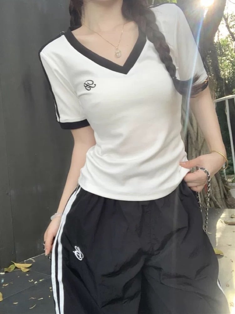 さりげなくでも印象的 ハートロゴプリントTシャツ 半袖 Y2K 美シルエット お洒落 大人可愛い カジュアル きれいめ 細見え 華奢 体型カバー 大きいサイズ 韓国 CH10905