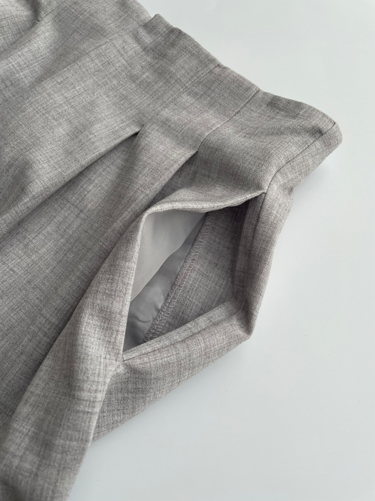 calm two tuck pants <light gray>