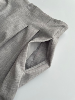 calm two tuck pants <light gray>