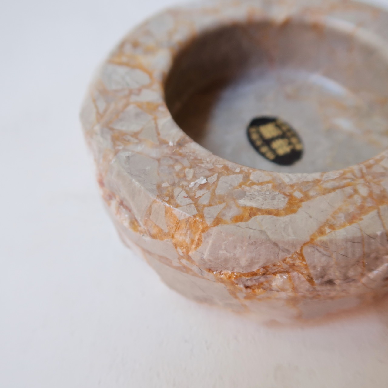 寄せ石のアクセサリートレイ