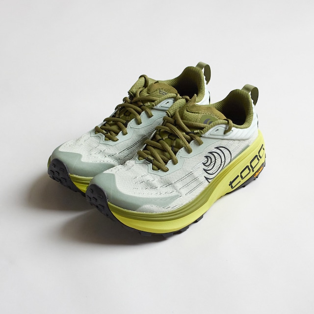 Topo Athletic（トポ アスレチック）VISTA（ビスタ）-Green/Black（MENS）メンズトレイルランニングシューズ ビブラムソール搭載・高クッション・5mmドロップ