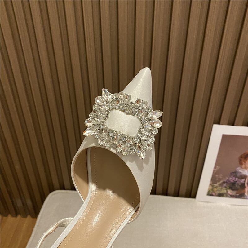 2color バックストラップ付き♡7㎝ヒールキラキラビジュー 2color バックストラップ付き♡7㎝ヒールキラキラビジュー