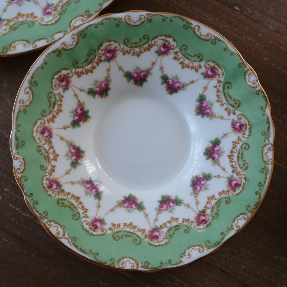 英国ロイヤルドルトン グリーン＆ローズガーランドトリオ エドワー