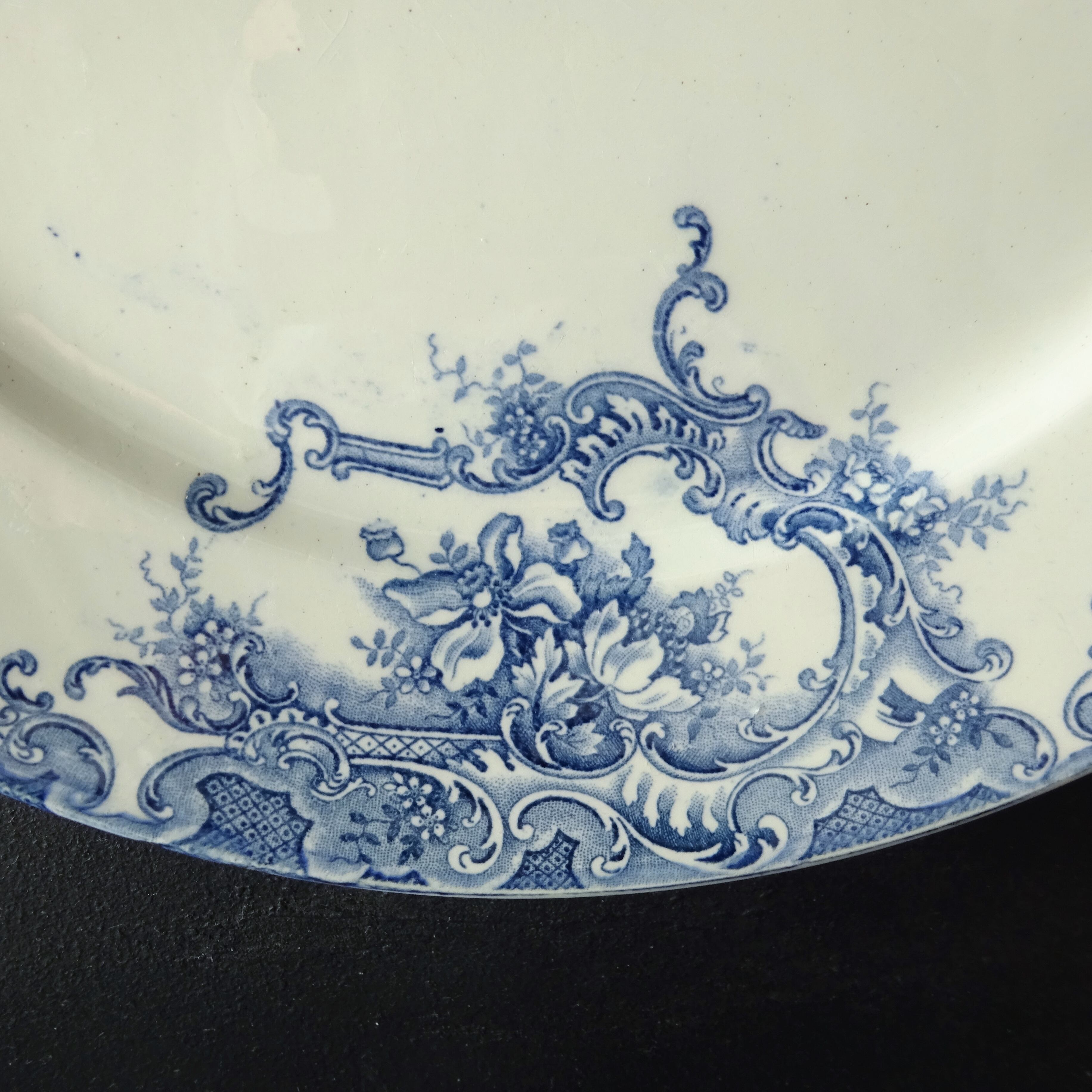 BFK Boch Frères Keramis  modèle《DAUPHIN》assiette plate (C)