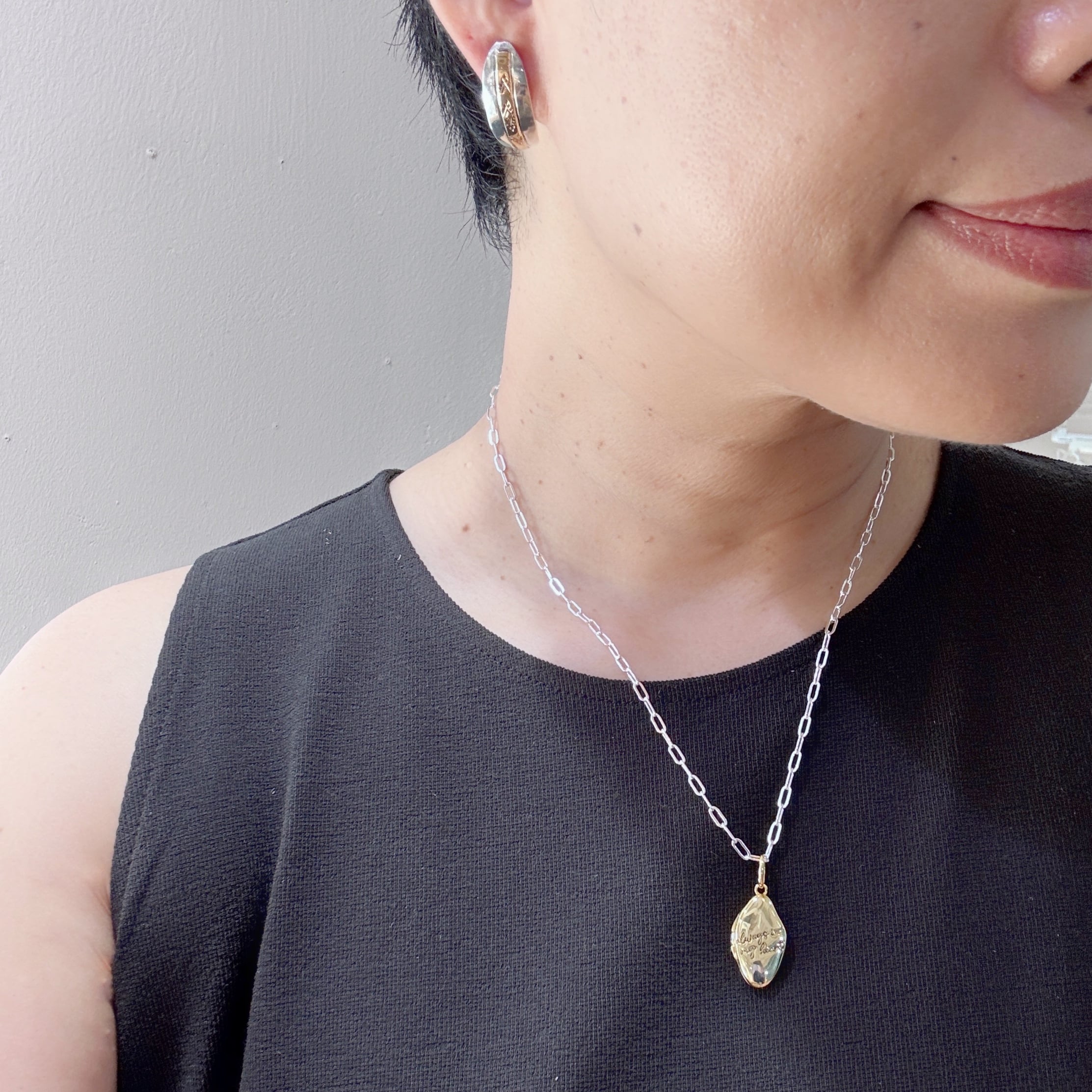 Message Collection】Gold Coating ビーンズ ロケット ペンダント