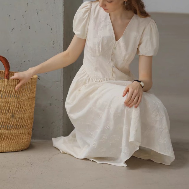 エンブロイダリーパフスリーブウエストギャザー切り替えワンピース　　1076