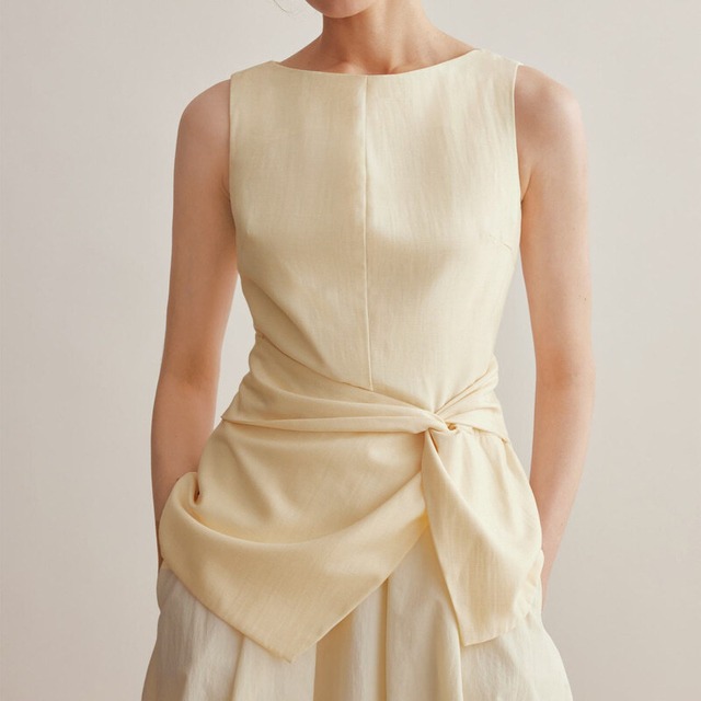 Twist design sleeveless top　M1041