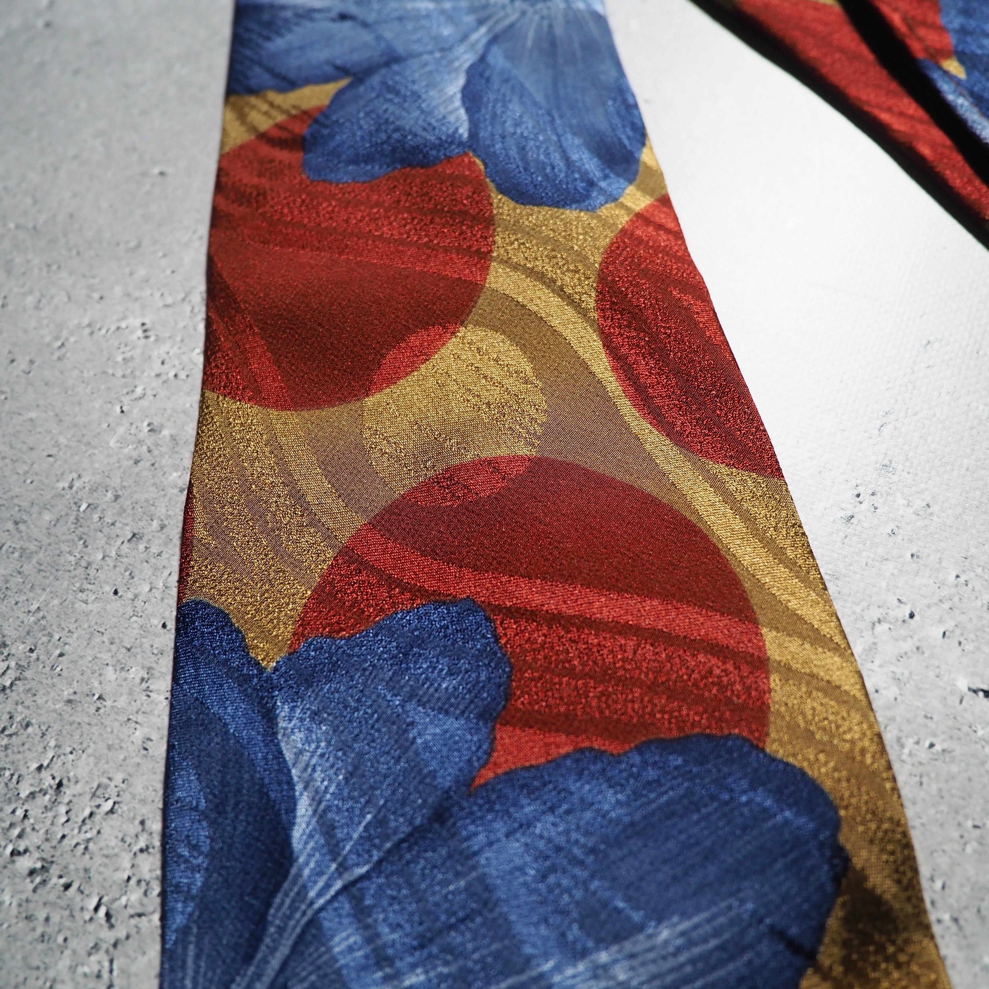 Beautiful cold flower × Dot pattern vintage silk Tie