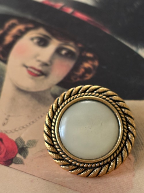 27mm フランスVintage ボタン メタル シェル調カボション ゴールド アクセサリーパーツ デコレーション材