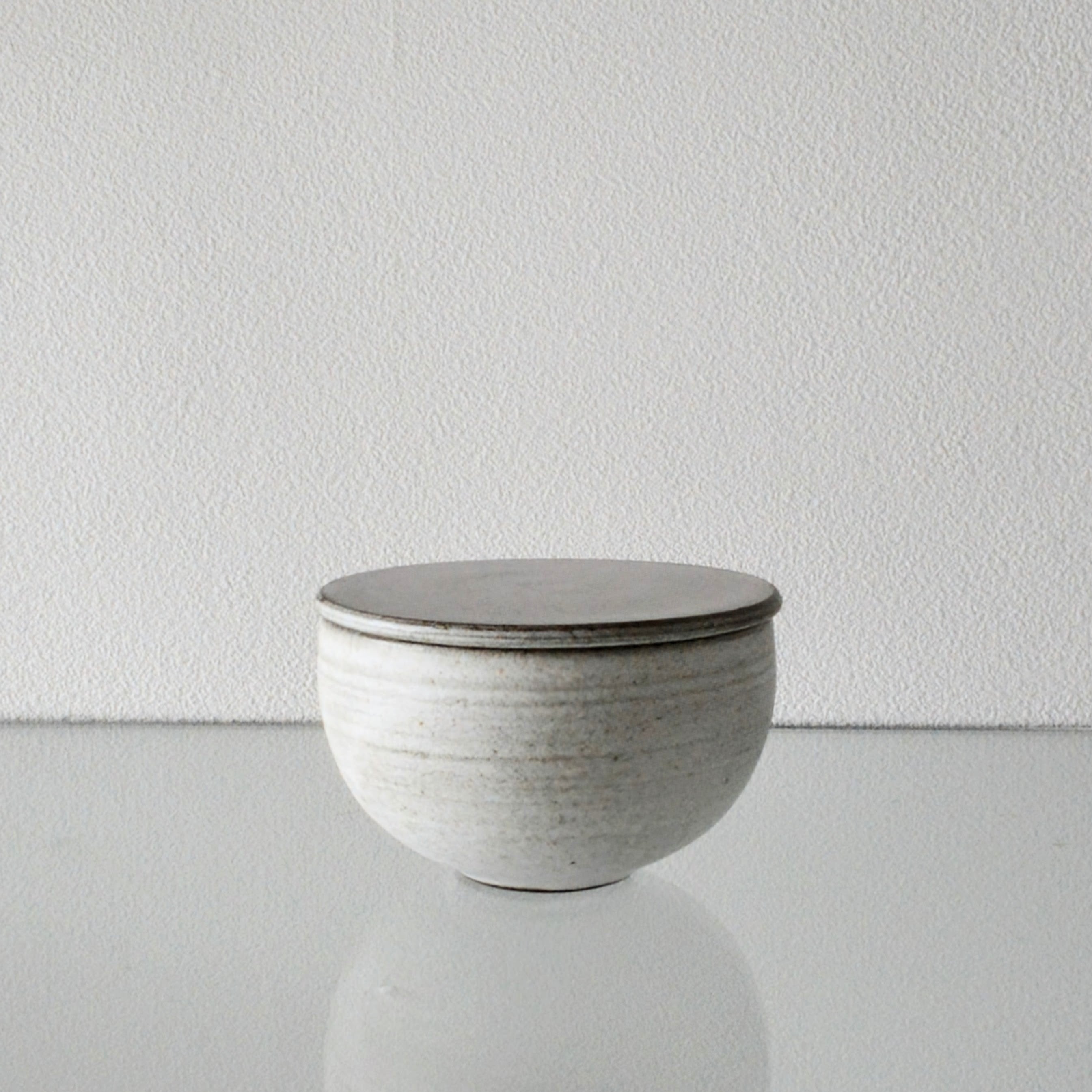 【LIMITED】小野俊 / 淡寂釉 蓋物(丸) M
