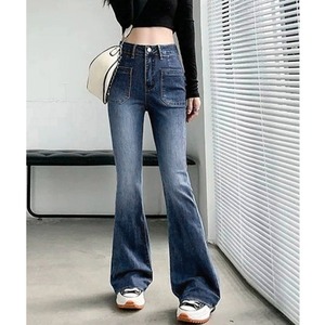 シンプルでカジュアルからきれいめまで幅広く対応。ハイウエストで脚をすっきり見せてくれるセミフレアデニムパンツ