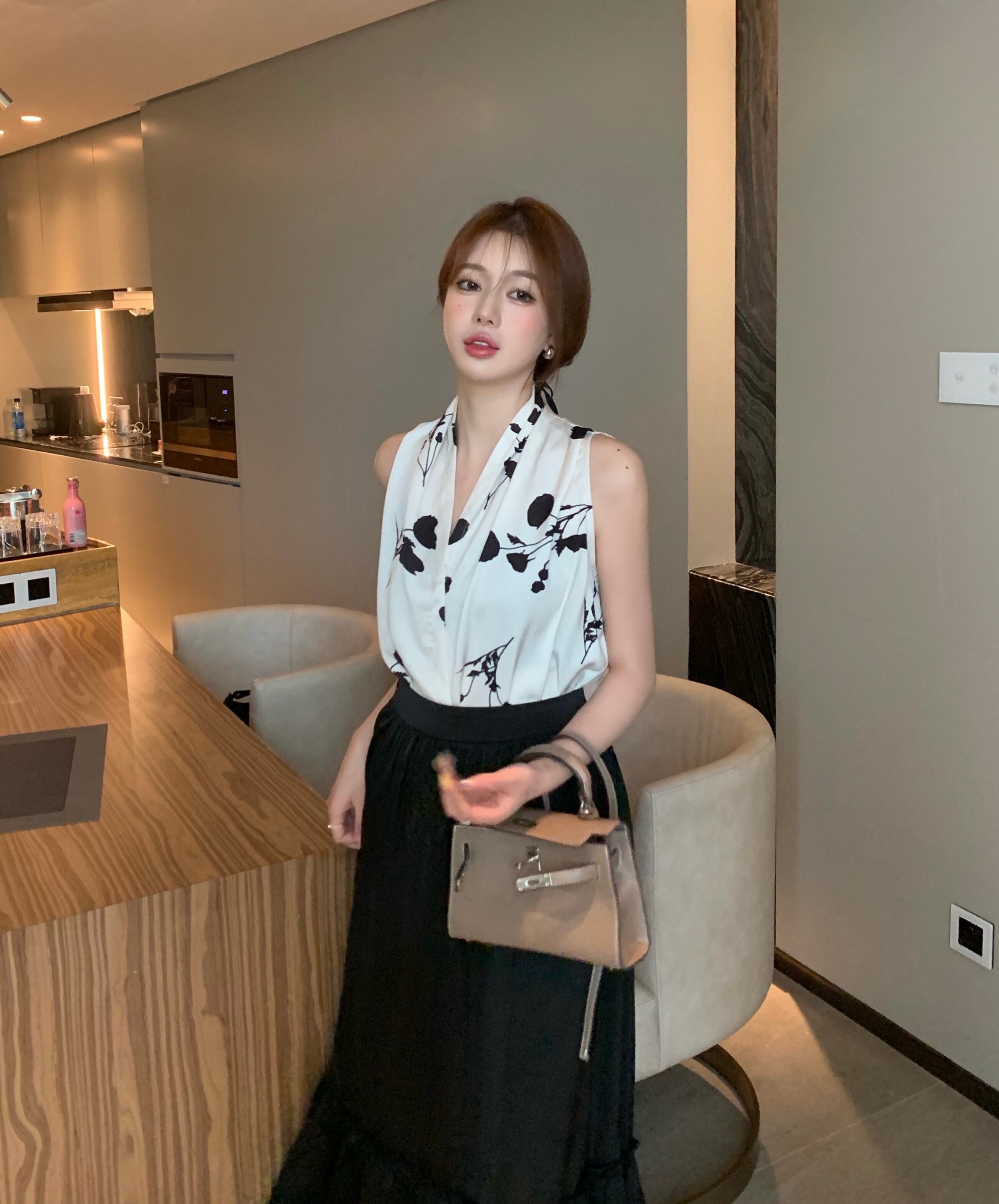 フローラルサマーショートノースリーブジャケット 半袖 ハーフスリーブ 夏物 花柄 ブラックストロベリース24522466307