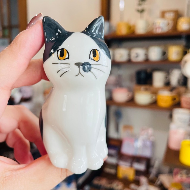フラワーベース｜ ペンスタンド｜ハチワレこねこA　猫 ねこ ネコ 猫雑貨 ねこモチーフ 猫グッズ ネコ柄 花瓶 花器 花びん フラワーベース 置物 オブジェ フラワーアレンジ ペン立て ペンスタンド 陶器 かわいい おしゃれ レディース プレゼント 贈り物 ギフト