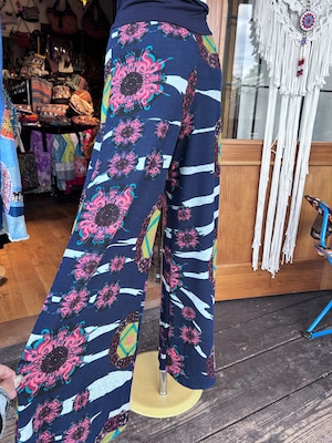 美シルエット薄手ニットワイドパンツ